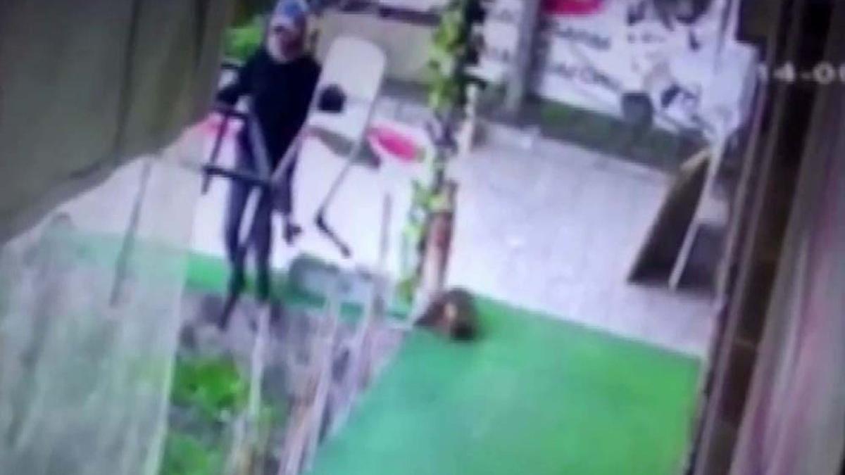 Kadın kılığına giren hırsız, görenlere 'pes' dedirtti