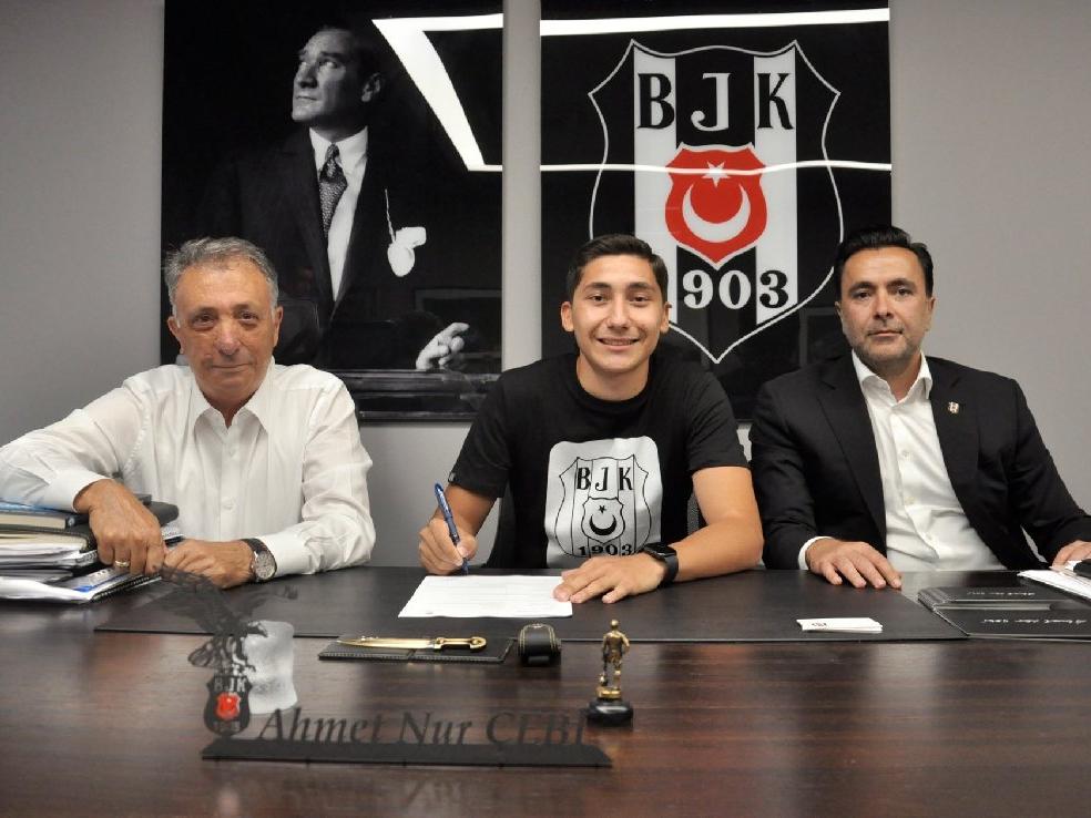 Emirhan İlkhan Beşiktaş'la sözleşme yeniledi
