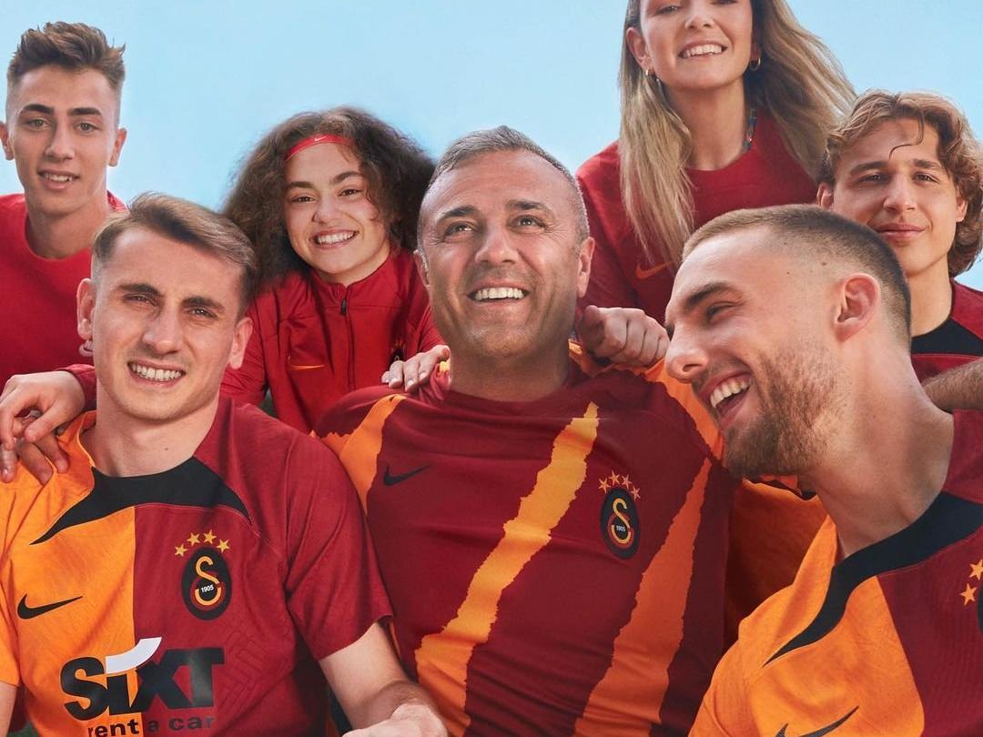 Galatasaray'da yeni sezon forması tanıtıldı
