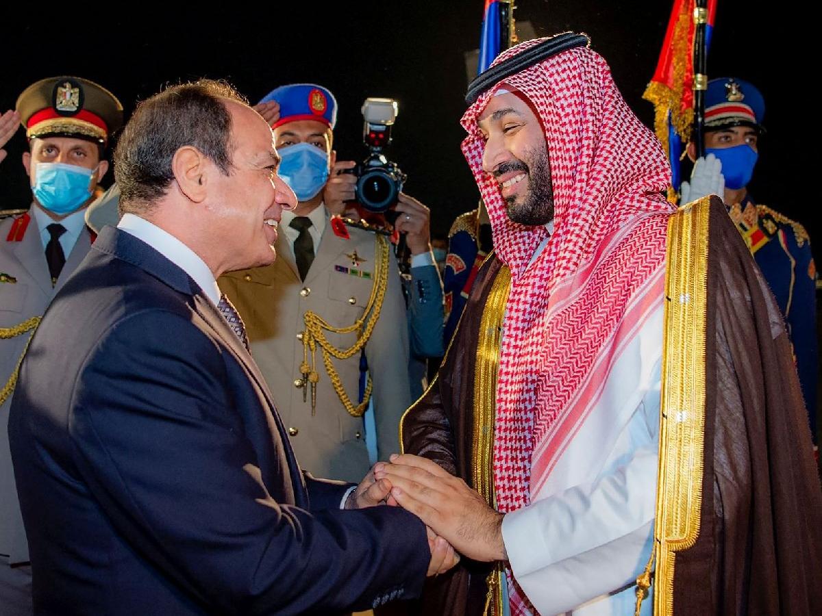 Prens Selman, Türkiye ziyareti öncesinde Mısır'da Sisi ile görüştü