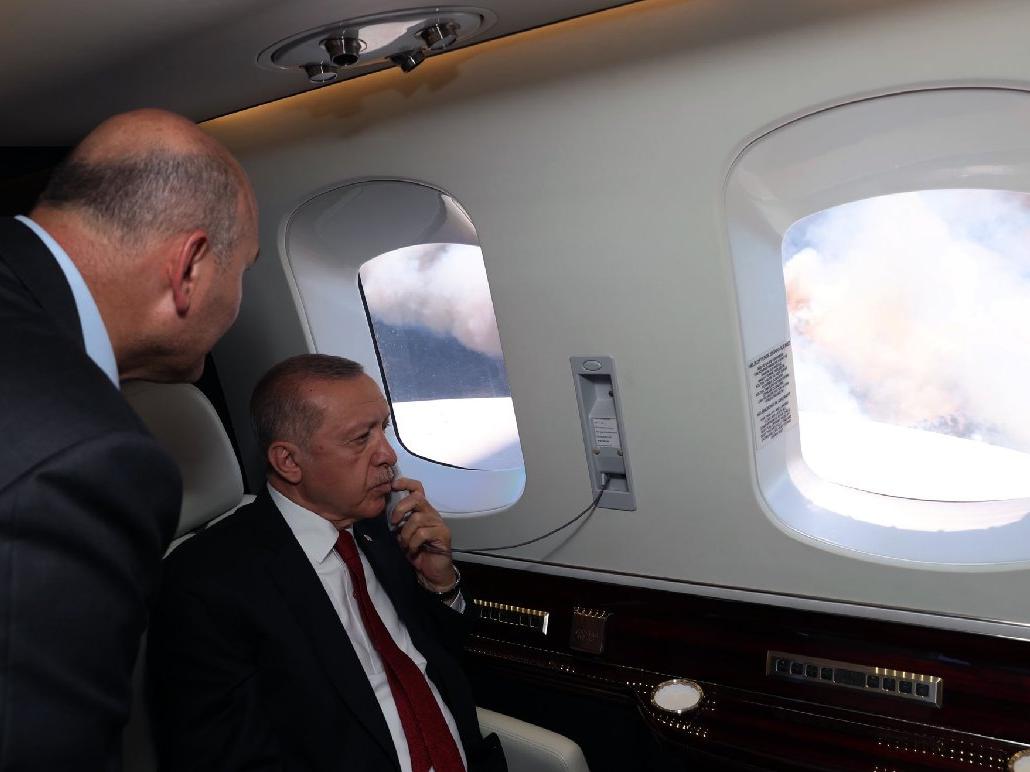 Erdoğan Marmaris yangınını havadan inceledi