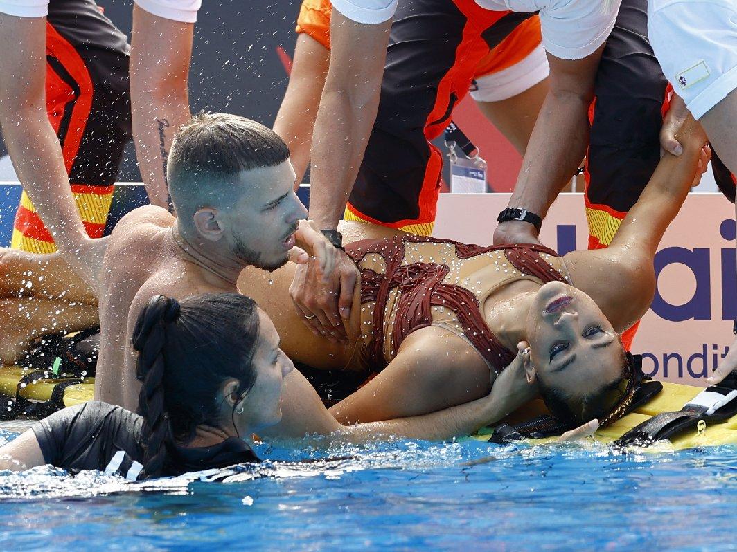 ABD'li yüzücü Anita Alvarez havuzda bilincini kaybetti! İnanılmaz sahneler...