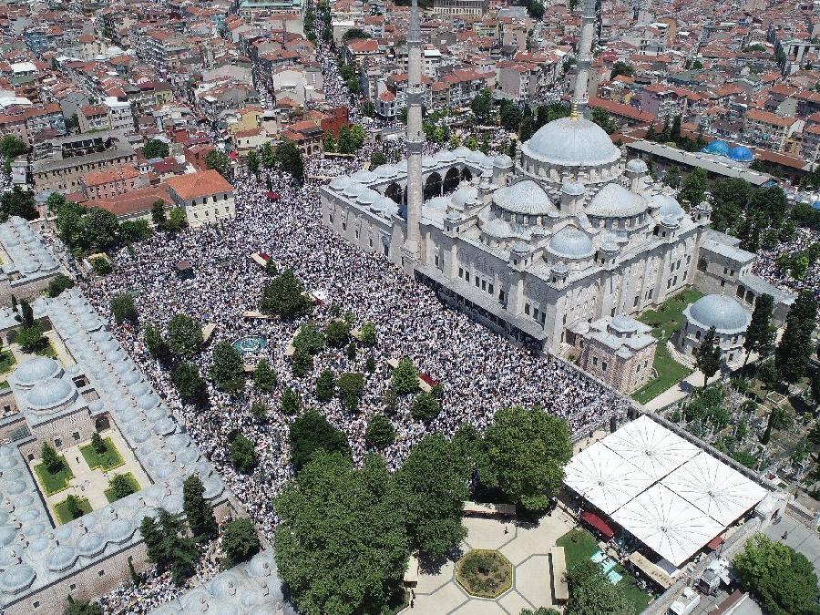 Fatih'te 'Ustaosmanoğlu' yoğunluğu, cemaatin yeni lideri açıklandı