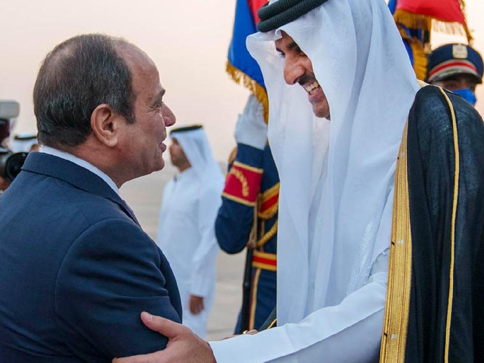 Sisi, 7 yıl sonra Katar Emiri Al Thani ile görüştü