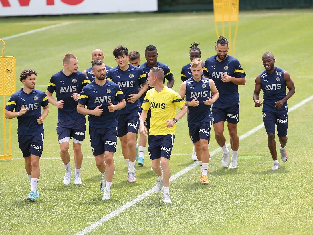 Fenerbahçe'de milli futbolcular kampa katıldı