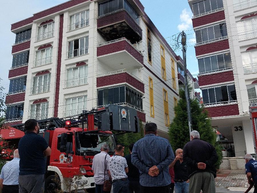 Samsun'da 4 katlı binada korkutan yangın!