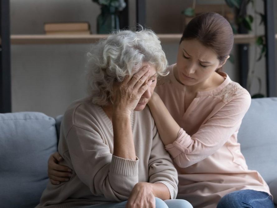 Alzheimer hastalığının kadınlarda neden daha çok görüldüğü belli oldu
