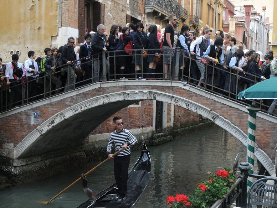 Venedik'e gitmek isteyenler dikkat: Günübirlik gideceklerden para alacaklar