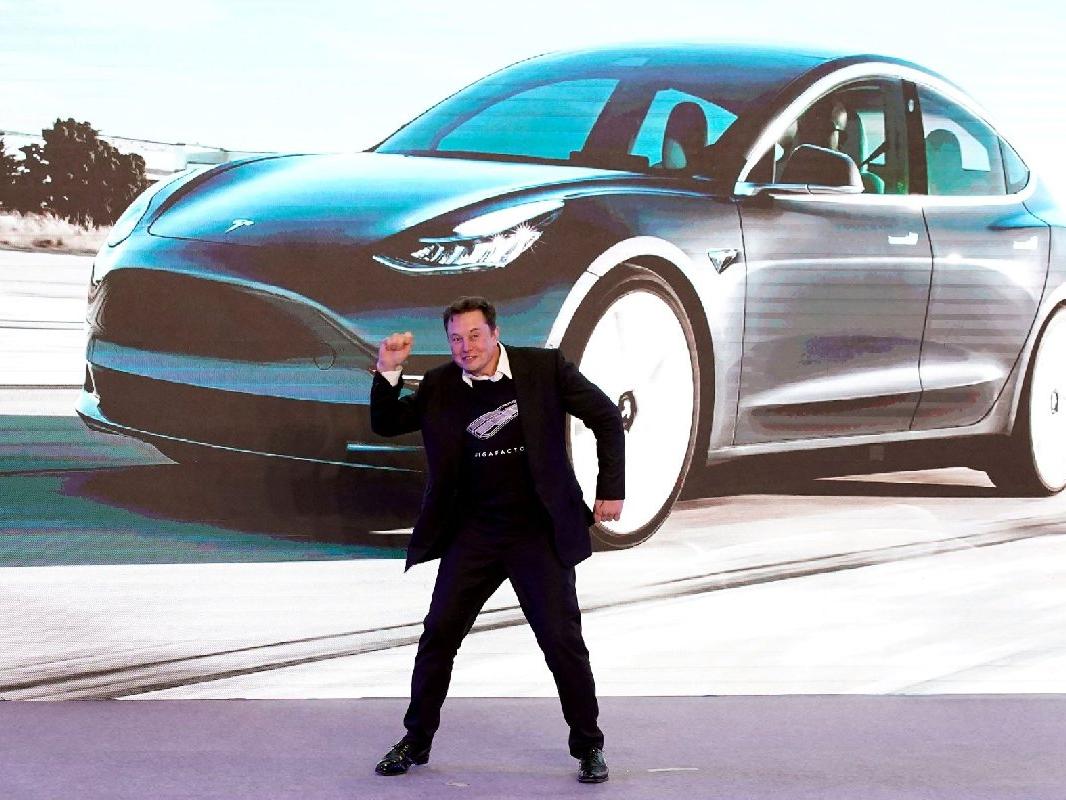 Elon Musk'a Çin şoku: Tesla teslimatları düşüyor