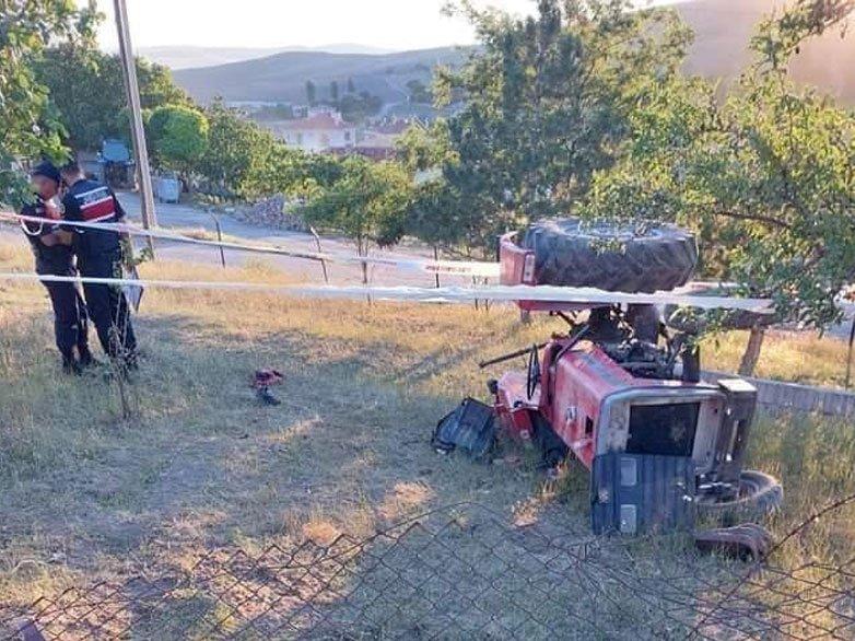 Traktör devrilirken küçük kardeşlerini kurtaran 2 kız kardeş hayatını kaybetti 