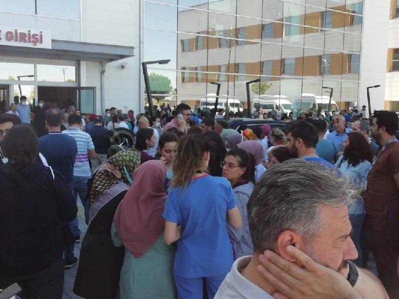 Konya'da doktor Ekrem Karakaya'nın öldürülmesinin ardından sağlık çalışanları iş bırakıyor