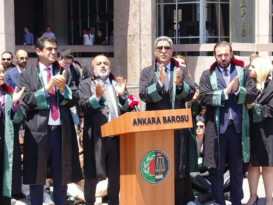Ankara Barosu'ndan alkışlı protesto