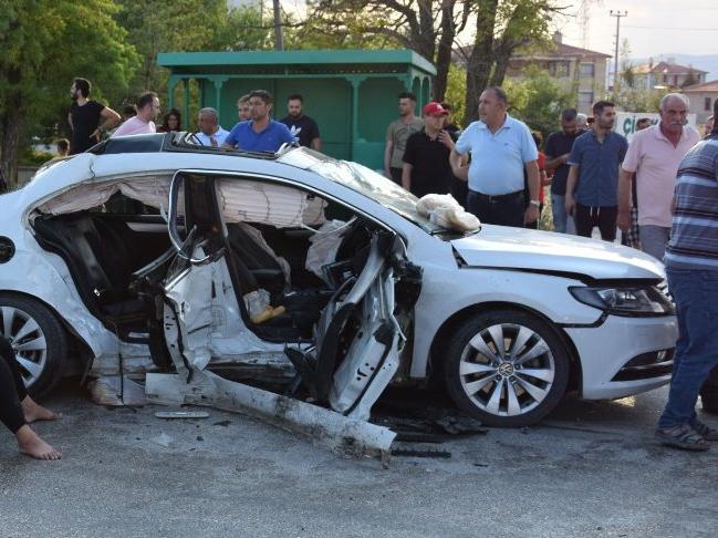 Konya'da iki otomobil çarpıştı: 2'si ağır 16 yaralı