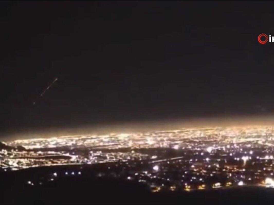 Şili'de meteor gökyüzünü aydınlattı