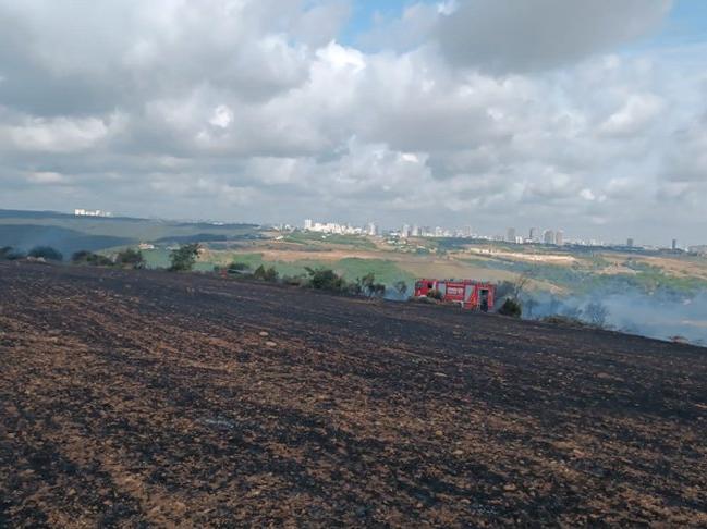 Arnavutköy'de buğday tarlasında yangın