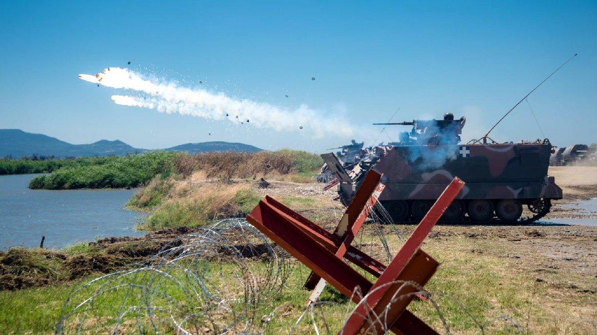 Yunanistan'dan Türkiye sınırında askeri tatbikat