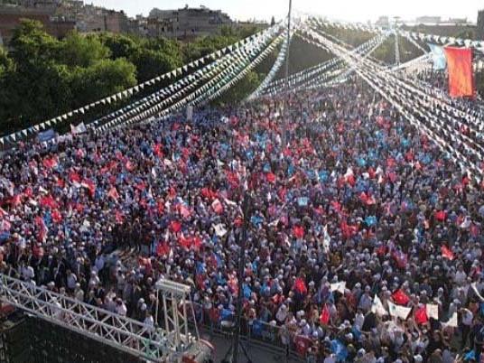 AKP’liler, tanıtım için DEVA Partisi’nin miting fotoğrafını kullandı