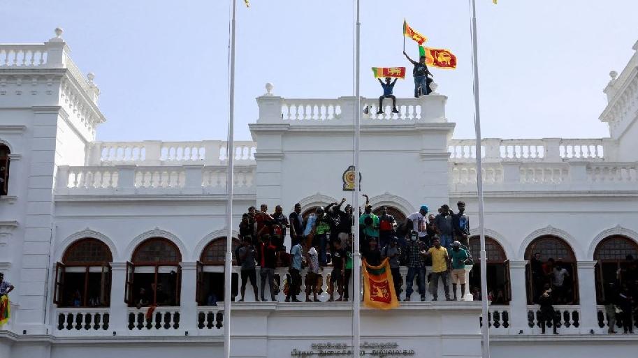 Sri Lanka’da eylemciler bu defa başbakanlığı bastı