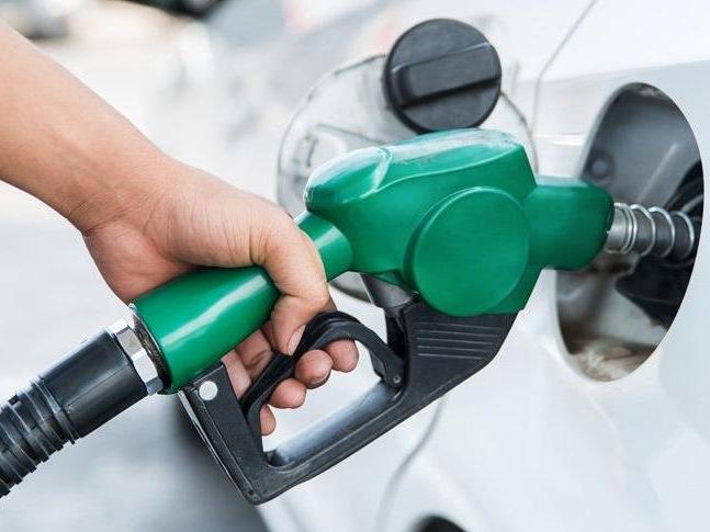 Petrol fiyatları düşmeye devam ediyor