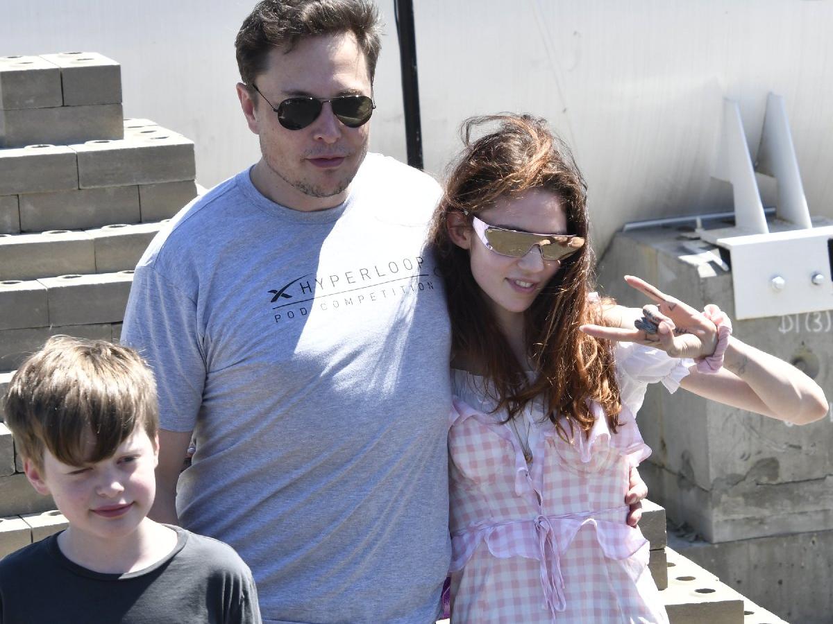 Elon Musk'ın eski sevgilisi Grimes ve Chelsea Manning ayrıldı