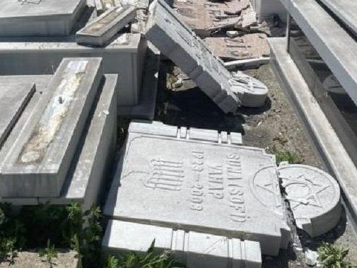 Yahudi mezarlığında mermerleri kıran çocuk yaştaki 5 şüpheli serbest bırakıldı