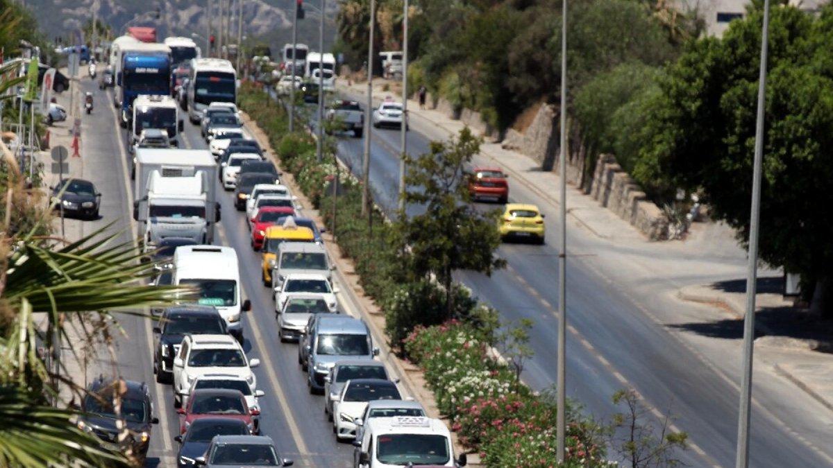 Bodrum'da tatilciler dönüşe erken geçti, trafik çilesi başladı
