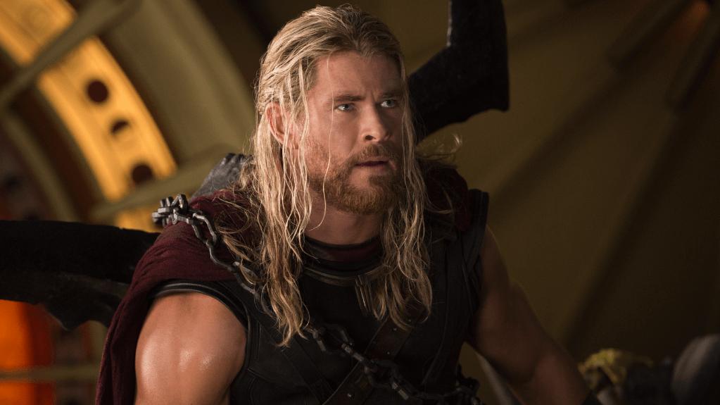 Chris Hemsworth'ün karısı, Thor kaslarından şikayetçi