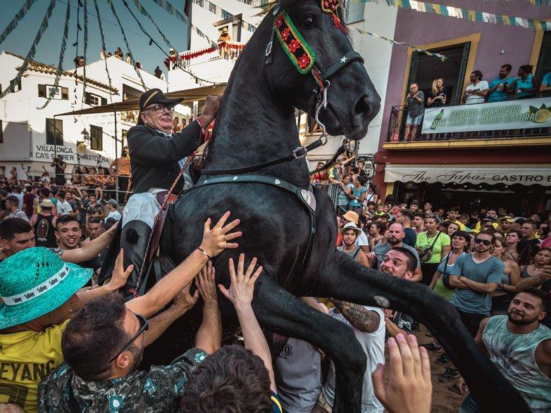 İspanya'da atın kalbine dokunmak için yarıştılar