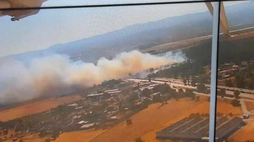 İzmir’de orman yangını fabrikalara sıçradı