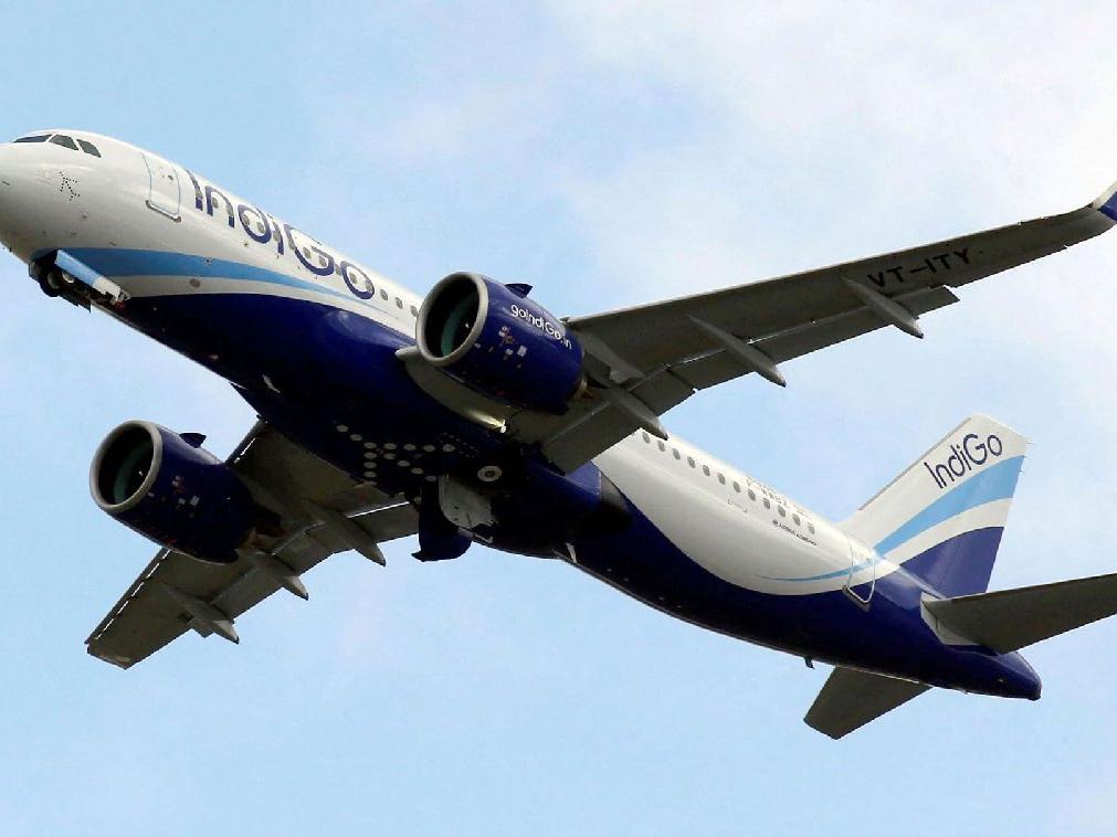 BAE’den Hindistan’a giden yolcu uçağı Pakistan’a acil iniş yaptı