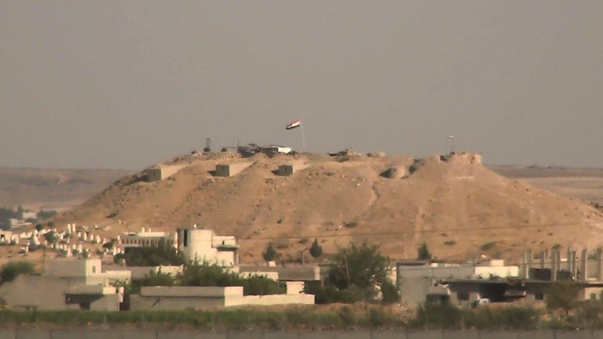 Teröristler, Suruç'un karşısındaki Ayn El Arap'a rejim bayrağı astı