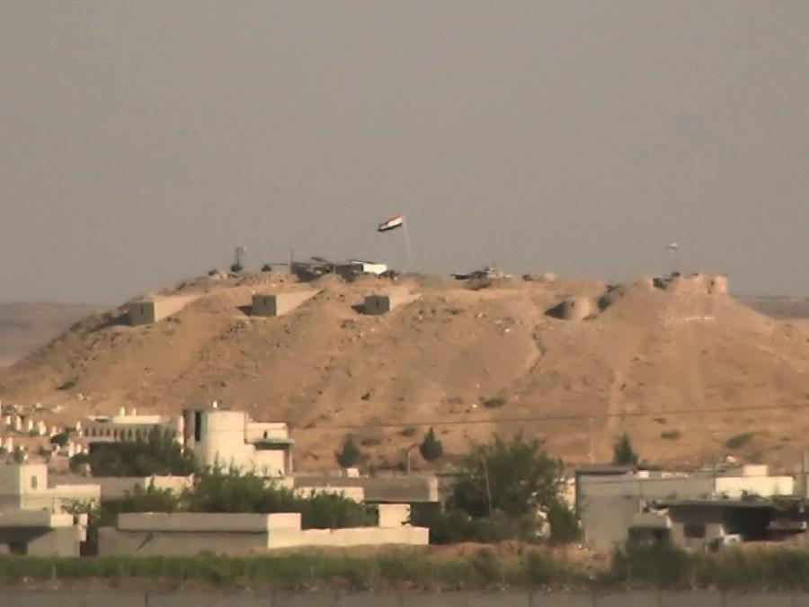 Teröristler, Suruç'un karşısındaki Ayn El Arap'a rejim bayrağı astı
