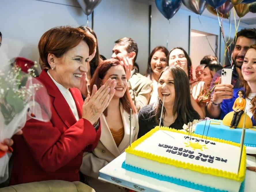 Meral Akşener'e doğum günü sürprizi