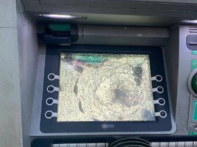 Yalova'da 20 gün sonra yine aynı ATM'lere çekiçle zarar verdi