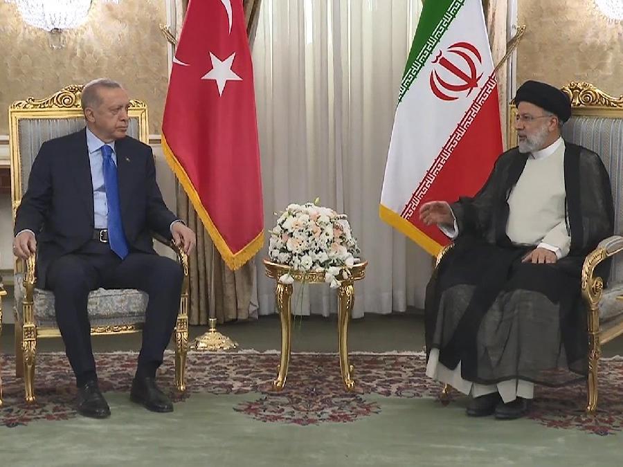 Erdoğan İran'da Reisi ile görüştü
