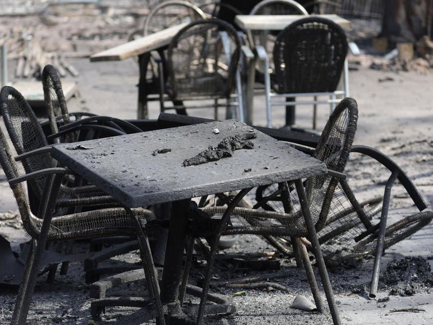 Avrupa kavruluyor: İngiltere'de evler yıkıldı, acil durum ilan edildi