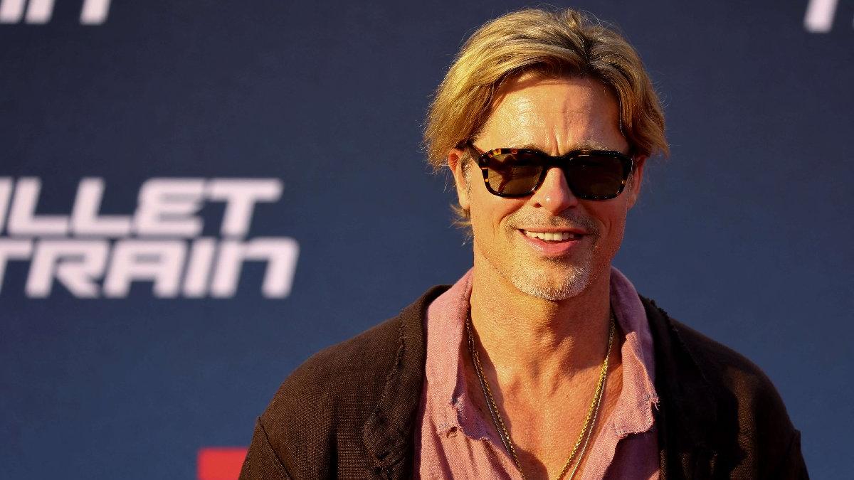 Ünlü oyuncu Brad Pitt etek giydiği yeni imajıyla dikkat çekti