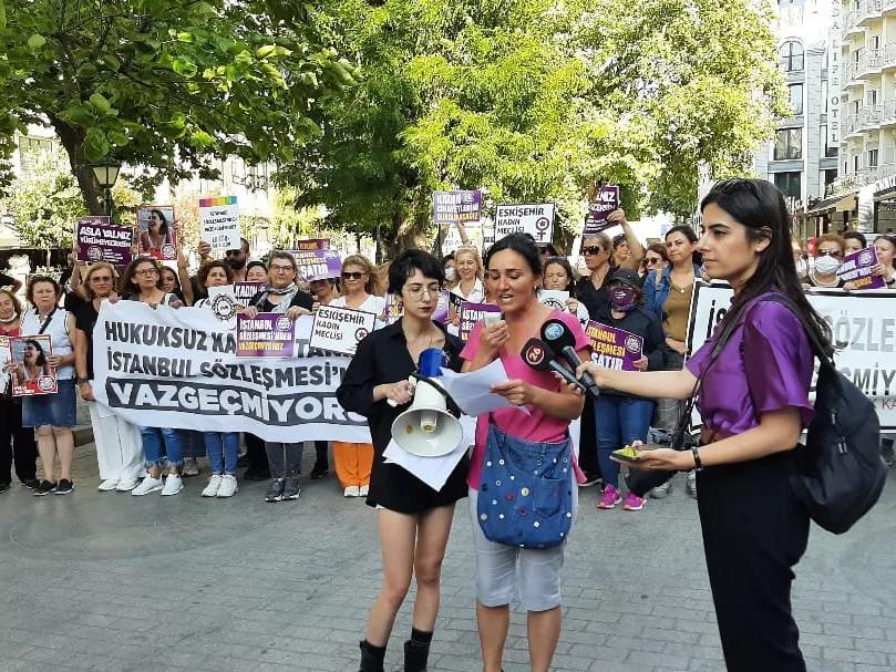 Kadınlar haykırdı: İstanbul Sözleşmesi'nden vazgeçmiyoruz