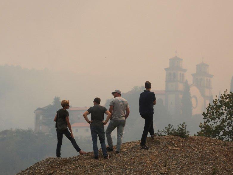 Slovenya'da yangın paniği: Köyler boşaltıldı
