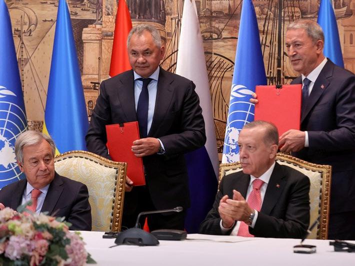 Tahıl kriziyle ilgili anlaşma İstanbul'da imzalandı