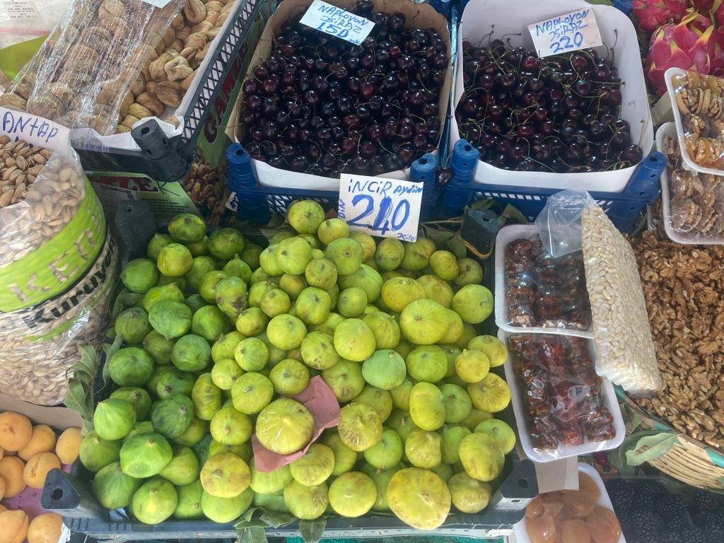 Meyve almak imkansız hâle geldi: Bu pazarda incirin kilosu 240 TL