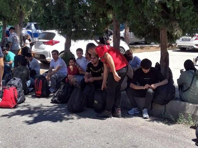 4 kamyonette 112 kaçak göçmen yakalandı