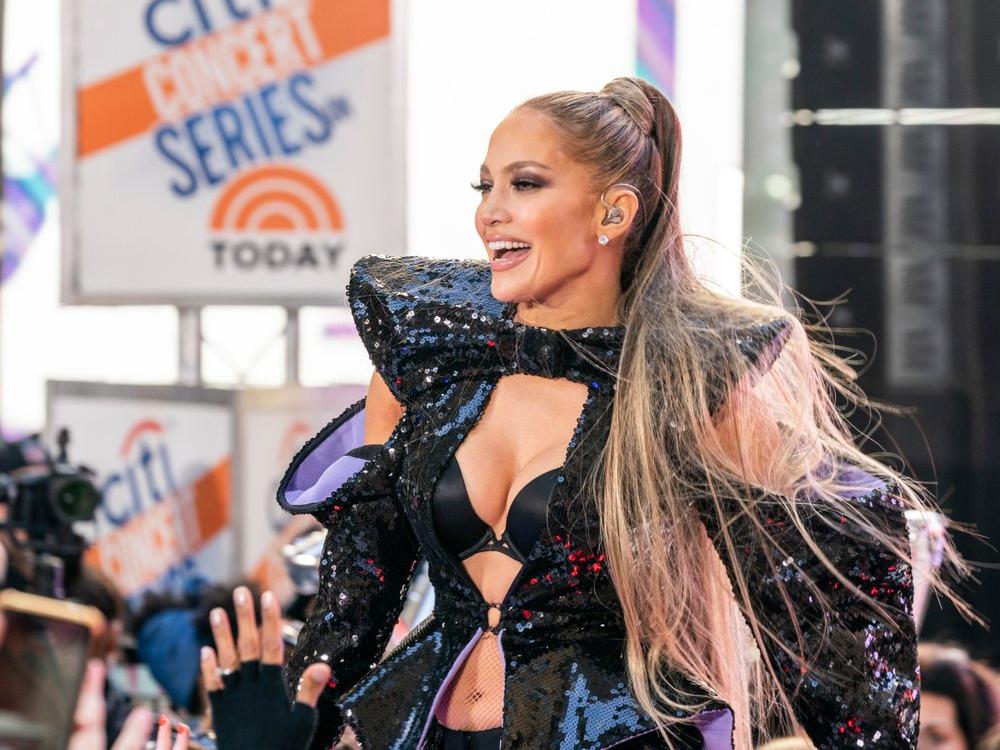Jennifer Lopez'in 53. yaşına özel çıplak pozları nefes kesti
