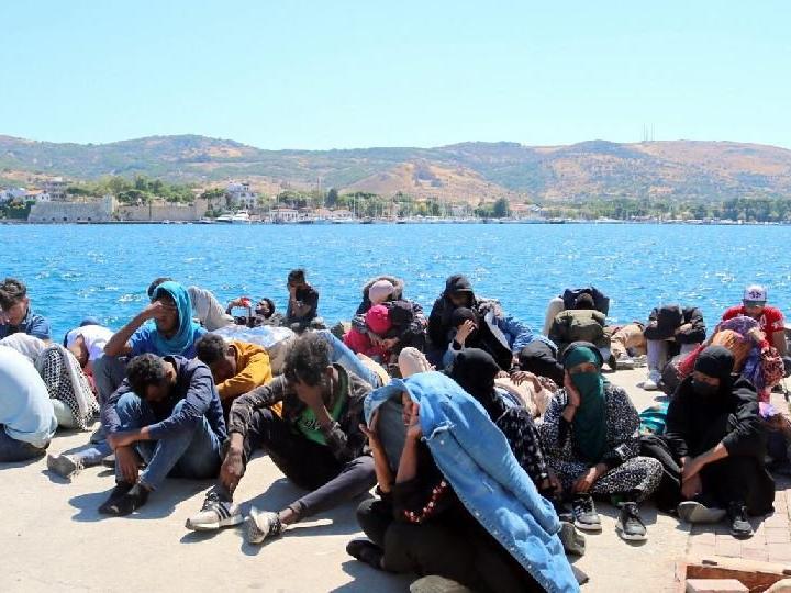 Ege'de Türk kara sularına itilen, toplamda 91 göçmen kurtarıldı