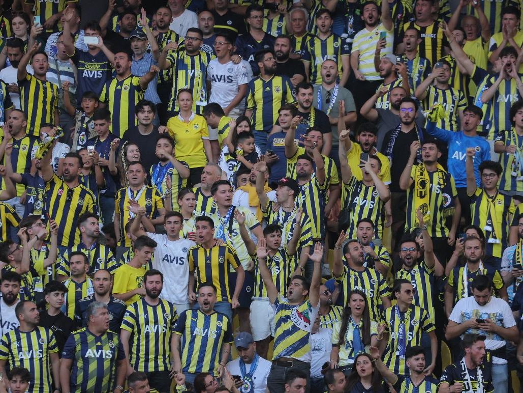 Fenerbahçe Dinamo Kiev maçında 'Vladimir Putin' tezahüratı!