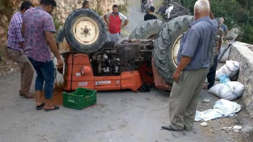 Traktör devrildi, aile dağıldı