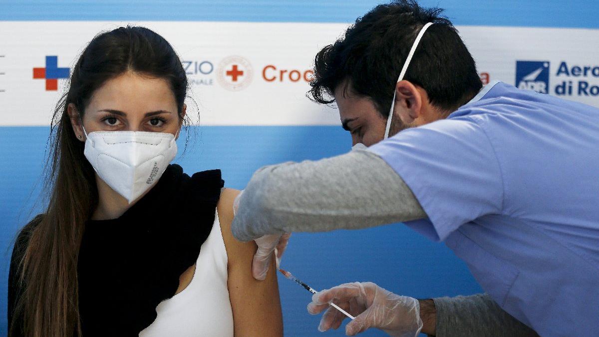 Sağlık skandalı: 30 kişiye aynı şırıngayla Covid-19 aşısı yapılmış