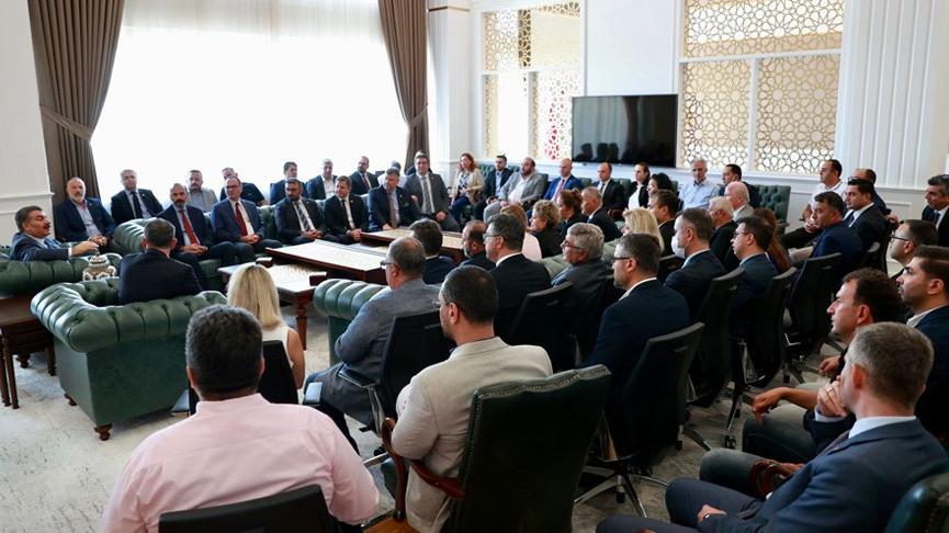 Bakan Koca: Eczane ve ecza depolarında gerekli ilaç listesi güncellenecek