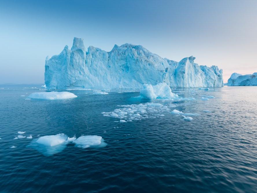 Grönland'de 7,2 milyon olimpik yüzme havuzunu dolduracak buzul eridi