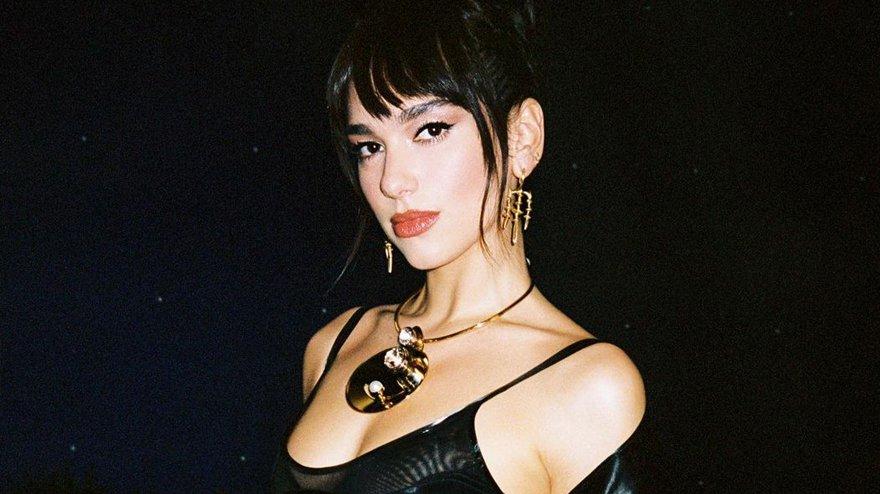 Dua Lipa'nın konserinde havai fişekler seyircilerin üzerine patladı